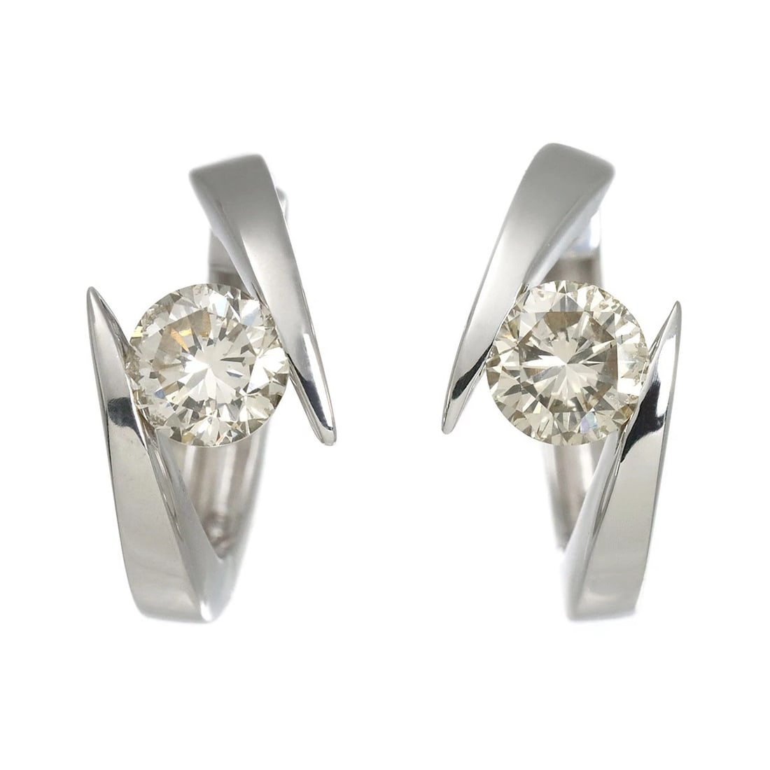 DIAMOND EARRINGS PIERCED WG 750: Diamond Earrings Pierced WG 750 Brand: Unbranded Type/Style: Earrings Material: 750 White Gold, Main Stone Natural Color: White Gold Size: W 7.8 x H 15.3mm Accessories: None Accessories No
