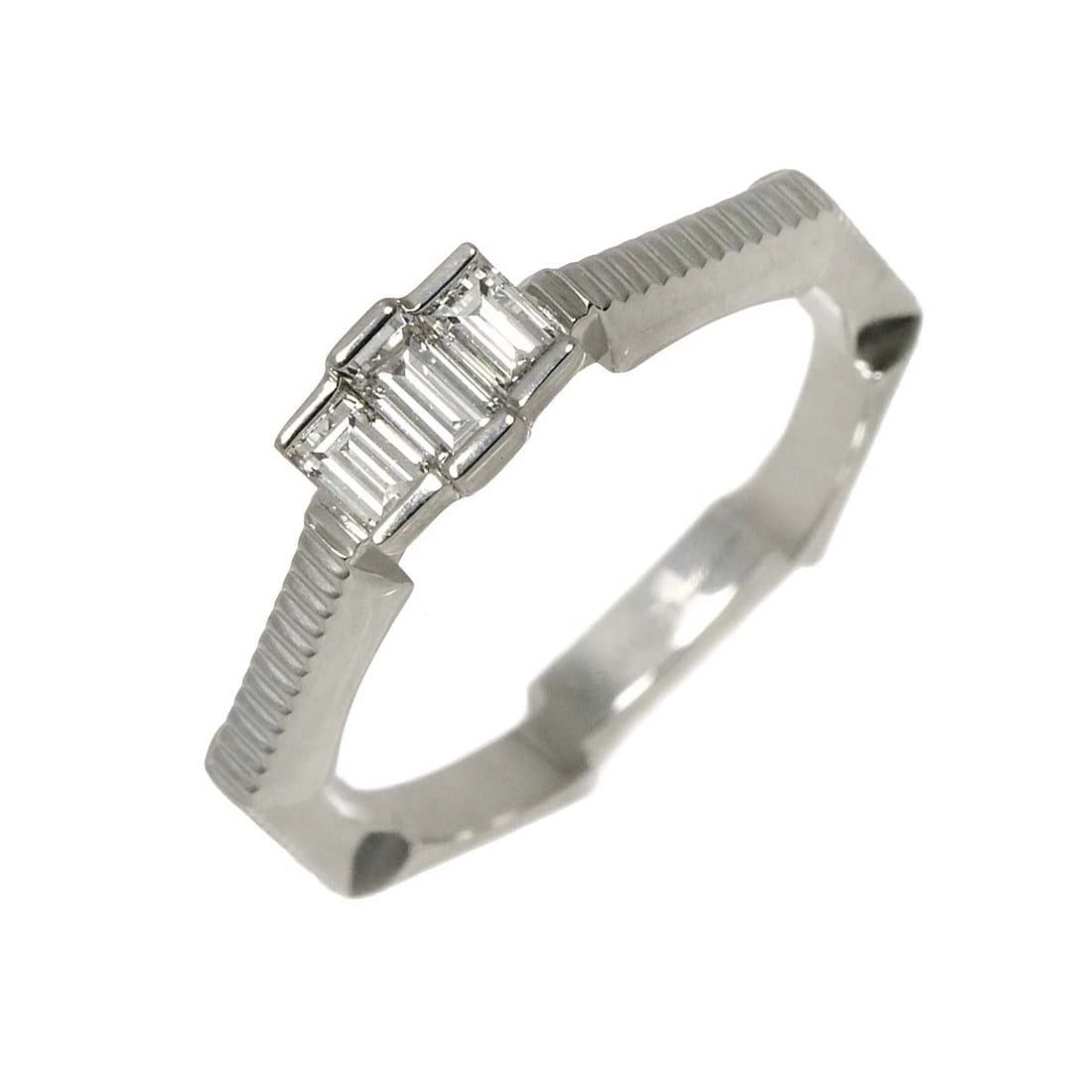 GUCCI LINK TO LOVE DIAMOND RING WG 750: GUCCI Link to Love Diamond Ring WG 750 Brand: GUCCI Type/Style: Ring Material: 750 White Gold, Color: White Gold Size: 4.5-4.75(US) Accessories: None Accessories Notice: When purchasing pre-owned
