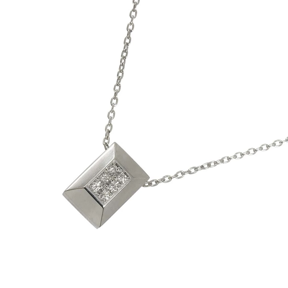 BURBERRY DIAMOND NECKLACE PLATINUM: BURBERRY Diamond Necklace Platinum Brand: BURBERRY Type/Style: Necklace Material: Platinum, Main Stone Natural Color: Platinum Size: internal circumference of the chain:15.7inch to 14.2inch Top