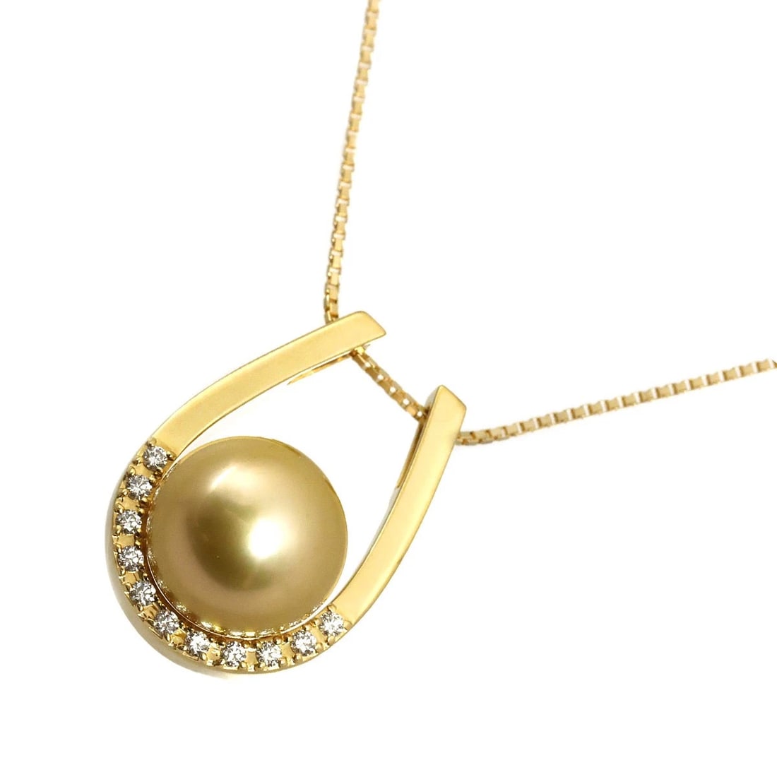 TASAKI SOUTH SEA PEARL DIAMOND NECKLACE: TASAKI South Sea pearl Diamond Necklace Brand: TASAKI Type/Style: Necklace Material: 750 Yellow Gold, Color: Yellow Gold Size: internal circumference of the chain:17.7inch(Adjustable) Top Charm:W
