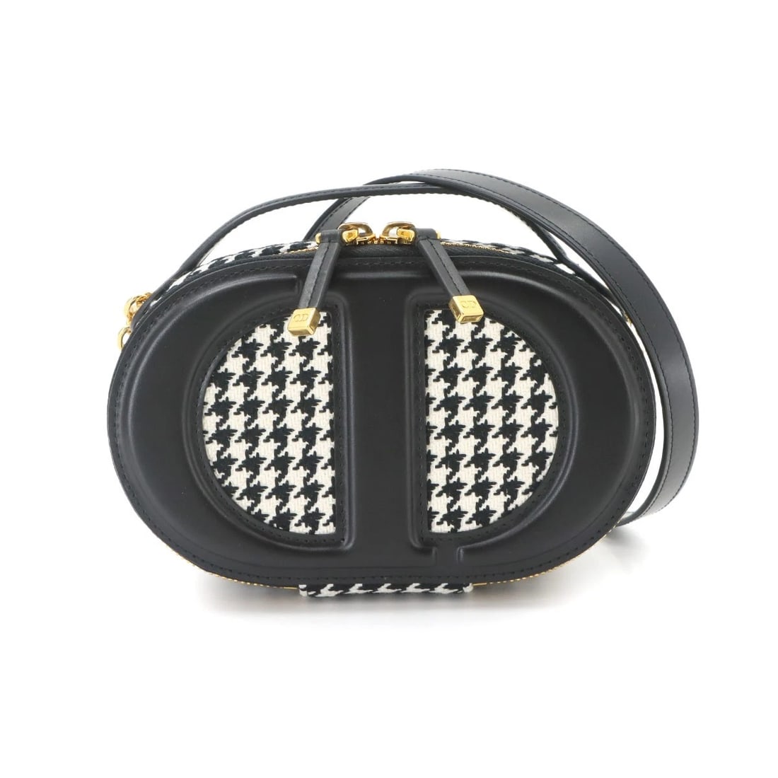 CHRISTIAN DIOR CD SIGNATURE CAMERA SHOULDER BAG: Christian Dior CD Signature Camera Shoulder Bag Brand: Christian Dior Type/Style: Shoulder Bag / Hand bag Material: Leather , Canvas Color: Black , White Size: W 7.09 inch, H 4.33 inch, D 2.36 inch