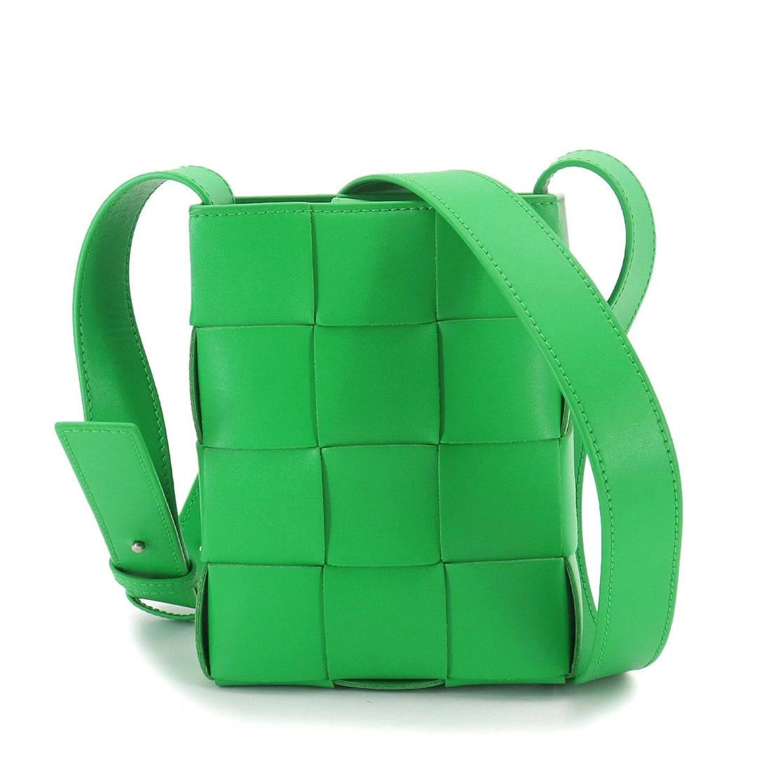 BOTTEGA VENETA INTRECCIATO MINI CASSETTE SHOULDER BAG: BOTTEGA VENETA Intrecciato Mini Cassette Shoulder Bag Brand: BOTTEGA VENETA Type/Style: Shoulder Bag Material: Leather Color: Green Size: W 5.51 inch, H 6.89 inch, D 1.97 inch Accessories: None