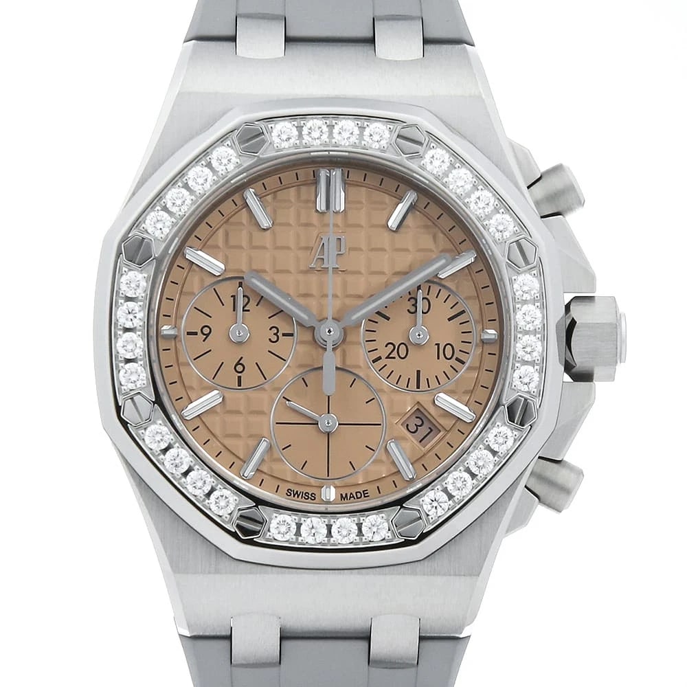 AUDEMARS PIGUET ROYAL OAK OFFSHORE CHRONOGRAPH WATCH: AUDEMARS PIGUET Royal Oak Offshore Chronograph Watch Brand: AUDEMARS PIGUET Type/Style: Wrist watch Material: Band Material rubber, Case Material Stainless Steel Color: Dial Color Salmon Pink Size: Ca