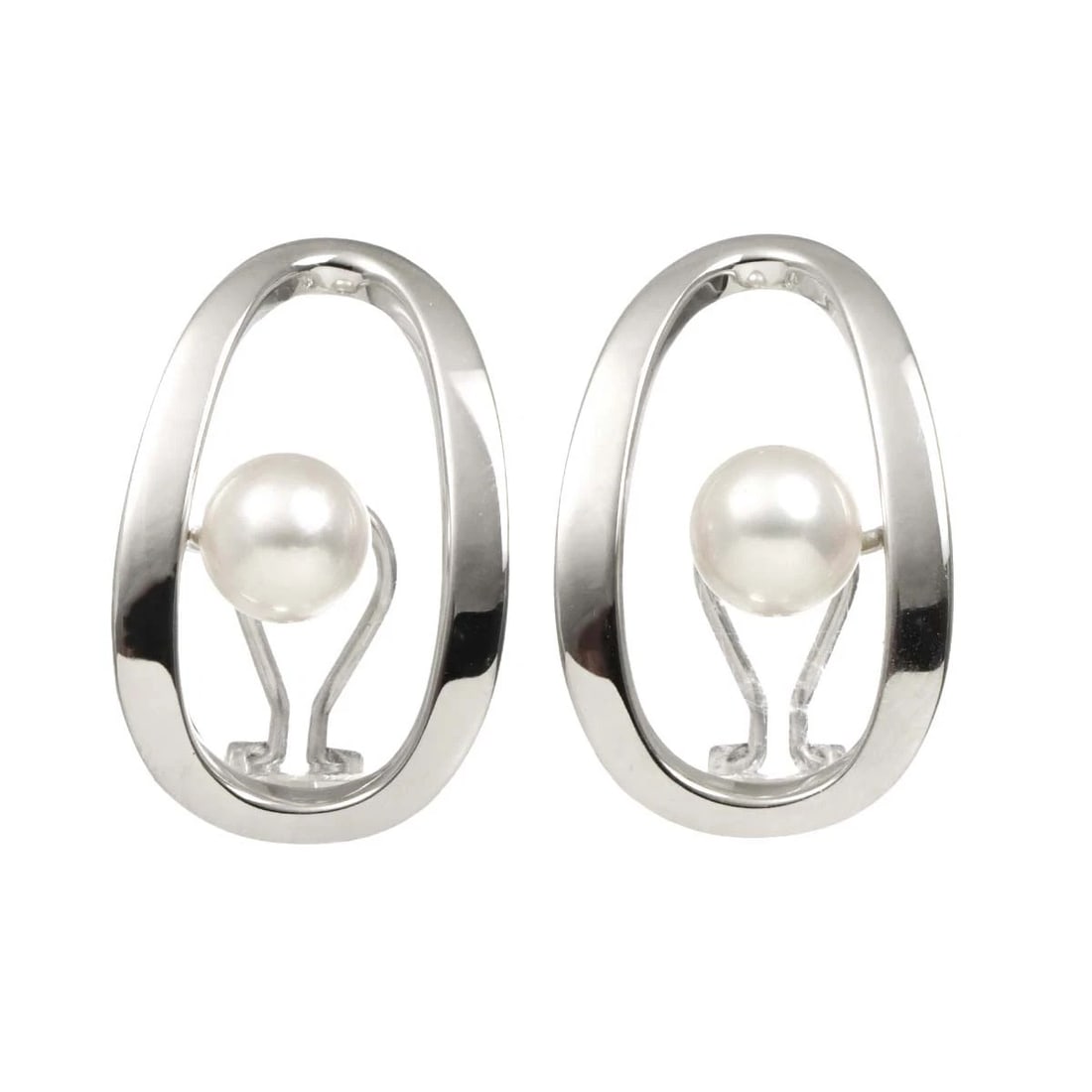 TASAKI AKOYA PEARL EARRINGS CLIP ON: TASAKI Akoya Pearl Earrings Clip on Brand: TASAKI Type/Style: Earrings Material: 750 White Gold, Color: White Gold Size: W 16.7 x H26.5mm Accessories: None Accessories Notice: When purchas