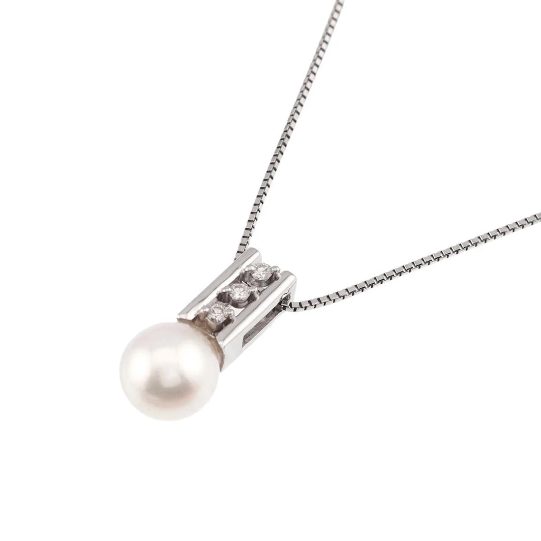 TASAKI AKOYA PEARL DIAMOND NECKLACE: TASAKI Akoya Pearl Diamond Necklace Brand: TASAKI Type/Style: Necklace Material: 750 White Gold, Color: White Gold Size: internal circumference of the chain: 16.5inch(Adjustable) Top Charm:W7 x H15.2