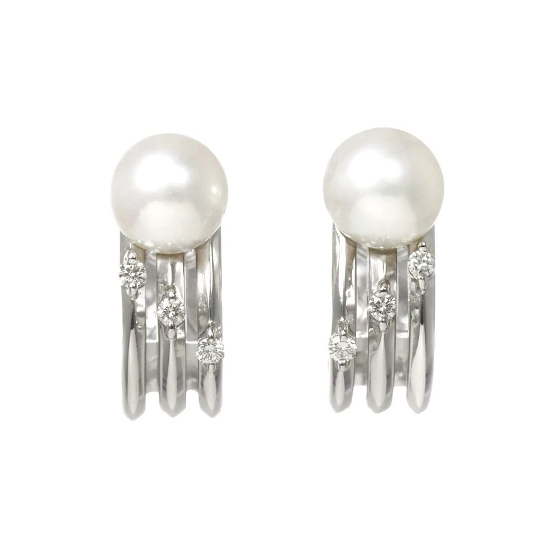 TASAKI AKOYA PEARL DIAMOND EARRINGS: TASAKI Akoya Pearl Diamond Earrings Brand: TASAKI Type/Style: Earrings Material: 750 White Gold, Color: White Gold Size: W6.1x H13.8mm Accessories: None Accessories Notice: When purchasing pre-owned