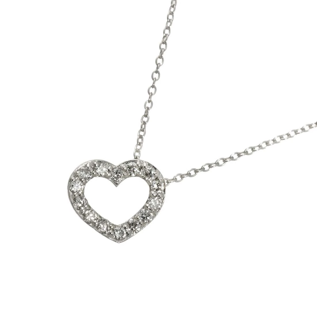 PONTE VECCHIO DIAMOND HEART NECKLACE: Ponte Vecchio Diamond Heart Necklace Brand: Ponte Vecchio Type/Style: Necklace Material: 750 White Gold, Color: White Gold Size: internal circumference of the chain:15.7inch to 14.2inch Top Charm:W