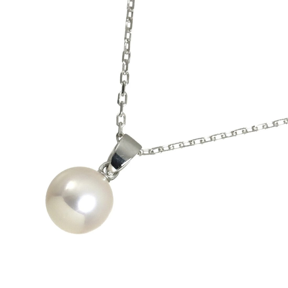 MIKIMOTO AKOYA PEARLNECKLACE 18K WHITE GOLD 750: MIKIMOTO Akoya PearlNecklace 18K White Gold 750 Brand: MIKIMOTO Type/Style: Necklace Material: 750 White Gold, Color: White Gold Size: internal circumference of the chain:15.7inch Top Charm:W7.8 x