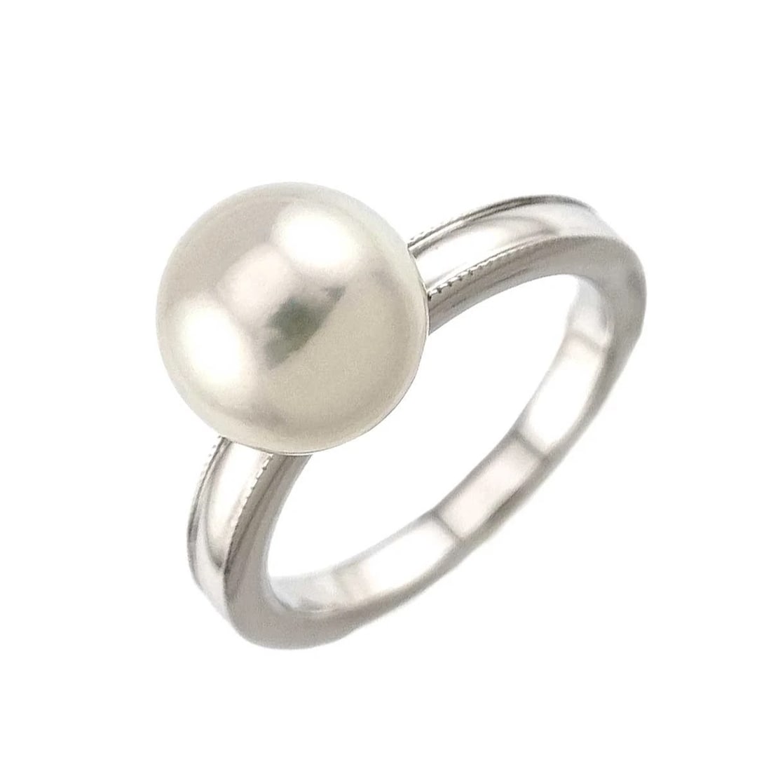 MIKIMOTO AKOYA PEARL RING 18K WHITE GOLD: MIKIMOTO Akoya Pearl Ring 18K White Gold Brand: MIKIMOTO Type/Style: Ring Material: 750 White Gold, Color: White Gold Size: 3.25(US) Accessories: None Accessories Notice: When purchasing p