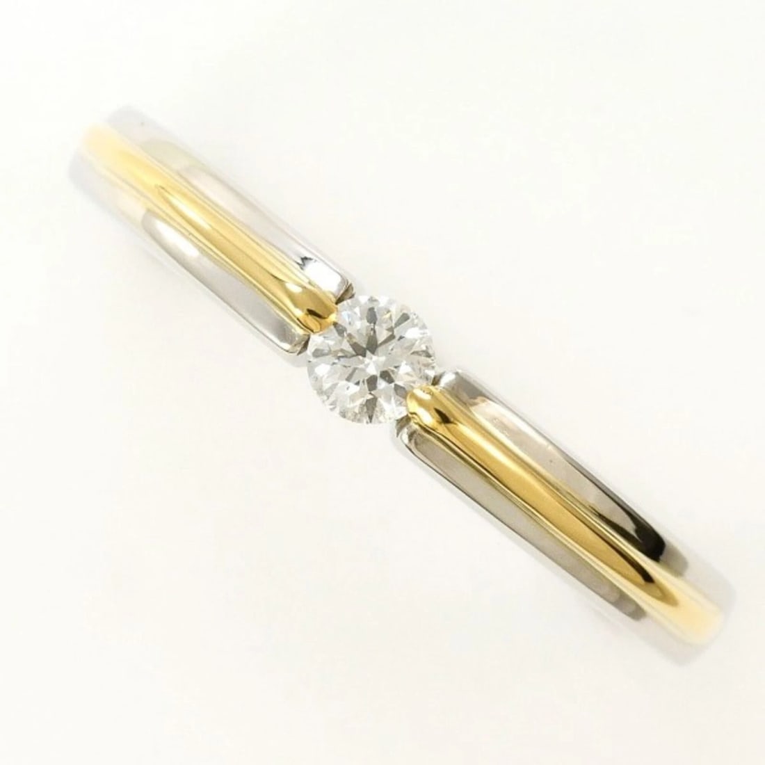 PT900 PLATINUM 18K YELLOW GOLD RING WITH DIAMOND: PT900 Platinum 18K Yellow Gold Ring with Diamond Brand: Unbranded Type/Style: Band ring Material: Platinum 900, Yellow gold (18K), Main Stone Natural Color: Platinum, Yellow gold Size: US 7.5 Acce
