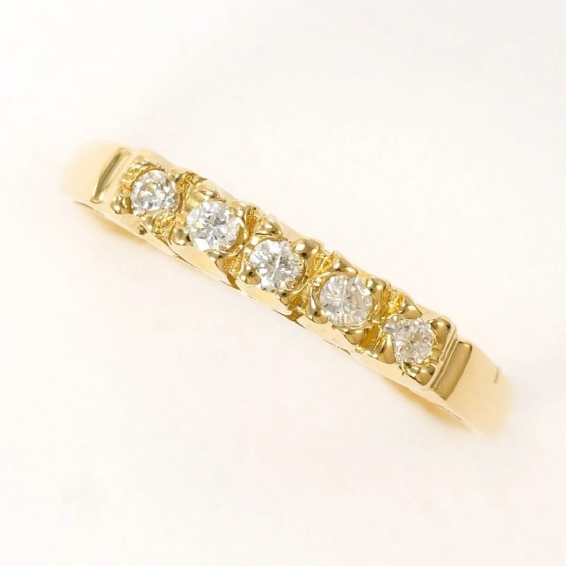 18K (18-KARAT) YELLOW GOLD RING WITH DIAMOND: 18K (18-karat) Yellow Gold Ring with Diamond Brand: Unbranded Type/Style: Band ring Material: Yellow gold (18K), Main Stone Natural Color: Yellow gold Size: US 4 Accessories: None Accessor