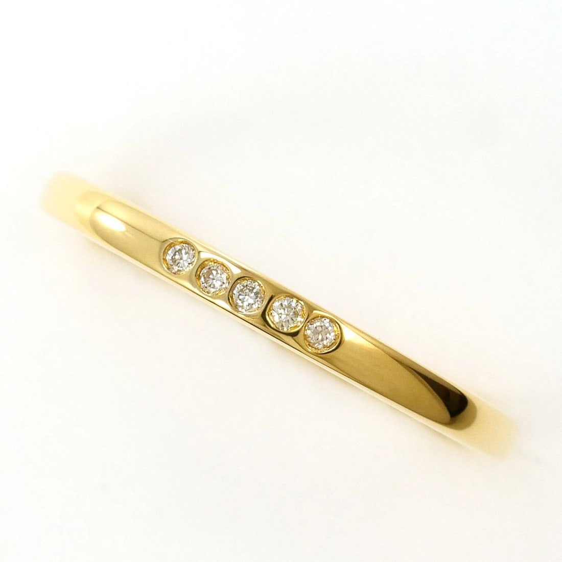 18K (18-KARAT) YELLOW GOLD RING WITH DIAMOND: 18K (18-karat) Yellow Gold Ring with Diamond Brand: Unbranded Type/Style: Band ring Material: Yellow gold (18K), Main Stone Natural Color: Yellow gold Size: US 4.5 Accessories: None Access