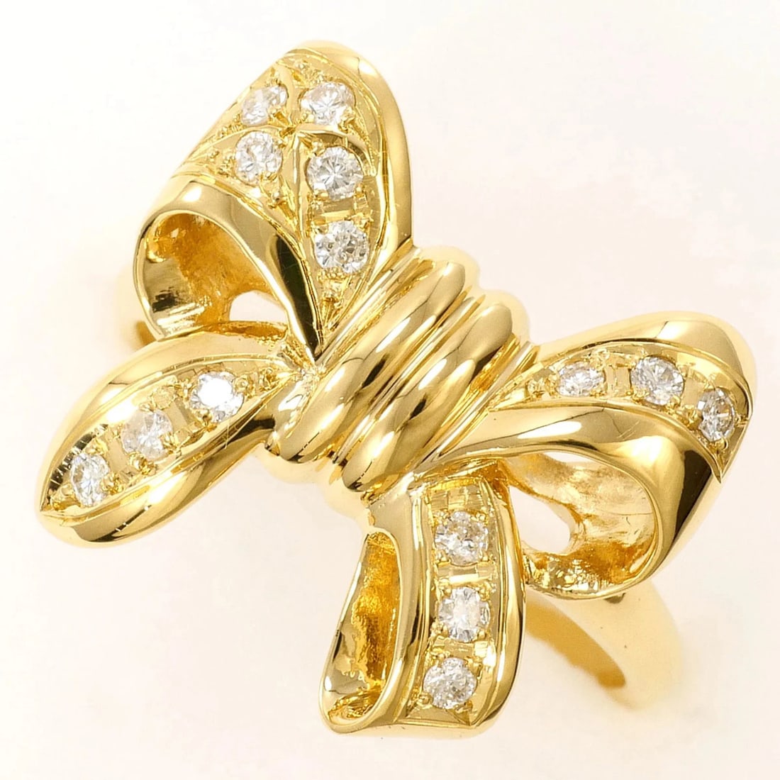 18K (18-KARAT) YELLOW GOLD RING WITH DIAMOND: 18K (18-karat) Yellow Gold Ring with Diamond Brand: Unbranded Type/Style: Band ring Material: Yellow gold (18K), Main Stone Natural Color: Yellow Size: US 4 Accessories: None Accessories N