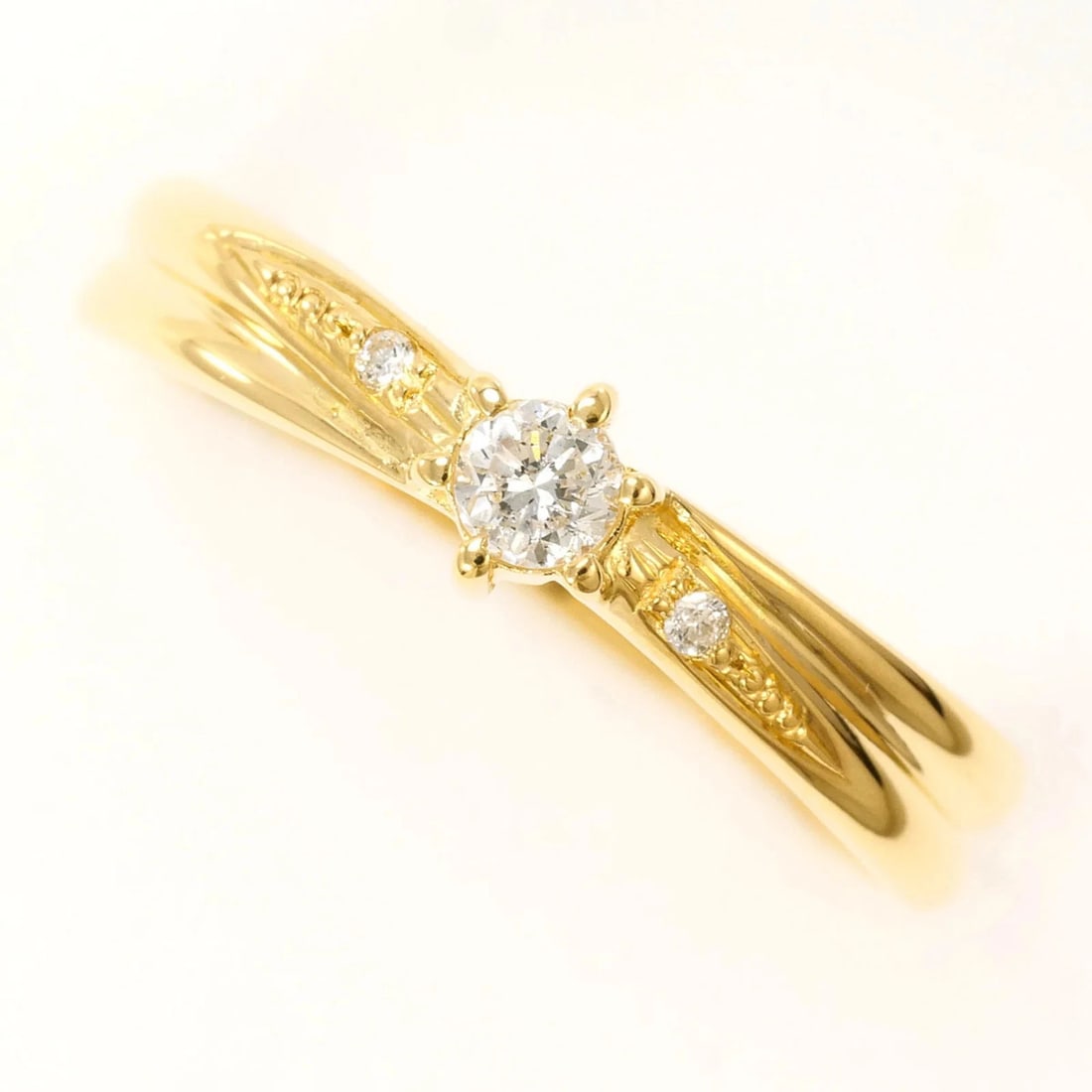 18K (18-KARAT) YELLOW GOLD RING WITH DIAMOND: 18K (18-karat) Yellow Gold Ring with Diamond Brand: Unbranded Type/Style: Band ring Material: Yellow gold (18K), Main Stone Natural Color: Yellow gold Size: US 4 Accessories: None Accessor
