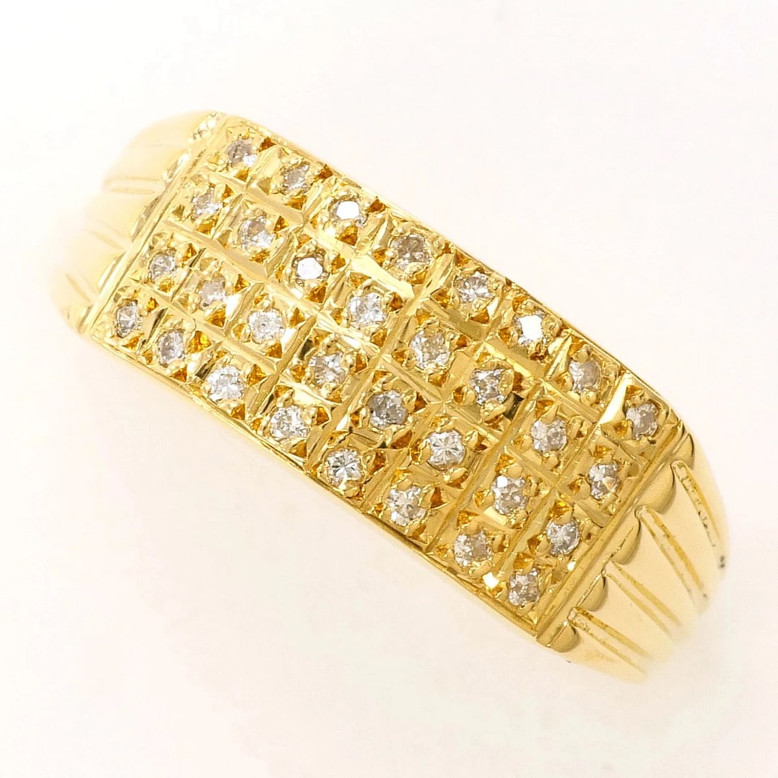 18K (18-KARAT) YELLOW GOLD RING WITH DIAMOND: 18K (18-karat) Yellow Gold Ring with Diamond Brand: Unbranded Type/Style: Band ring Material: Yellow gold (18K), Main Stone Natural Color: Yellow gold Size: US 6.5 Accessories: None Access