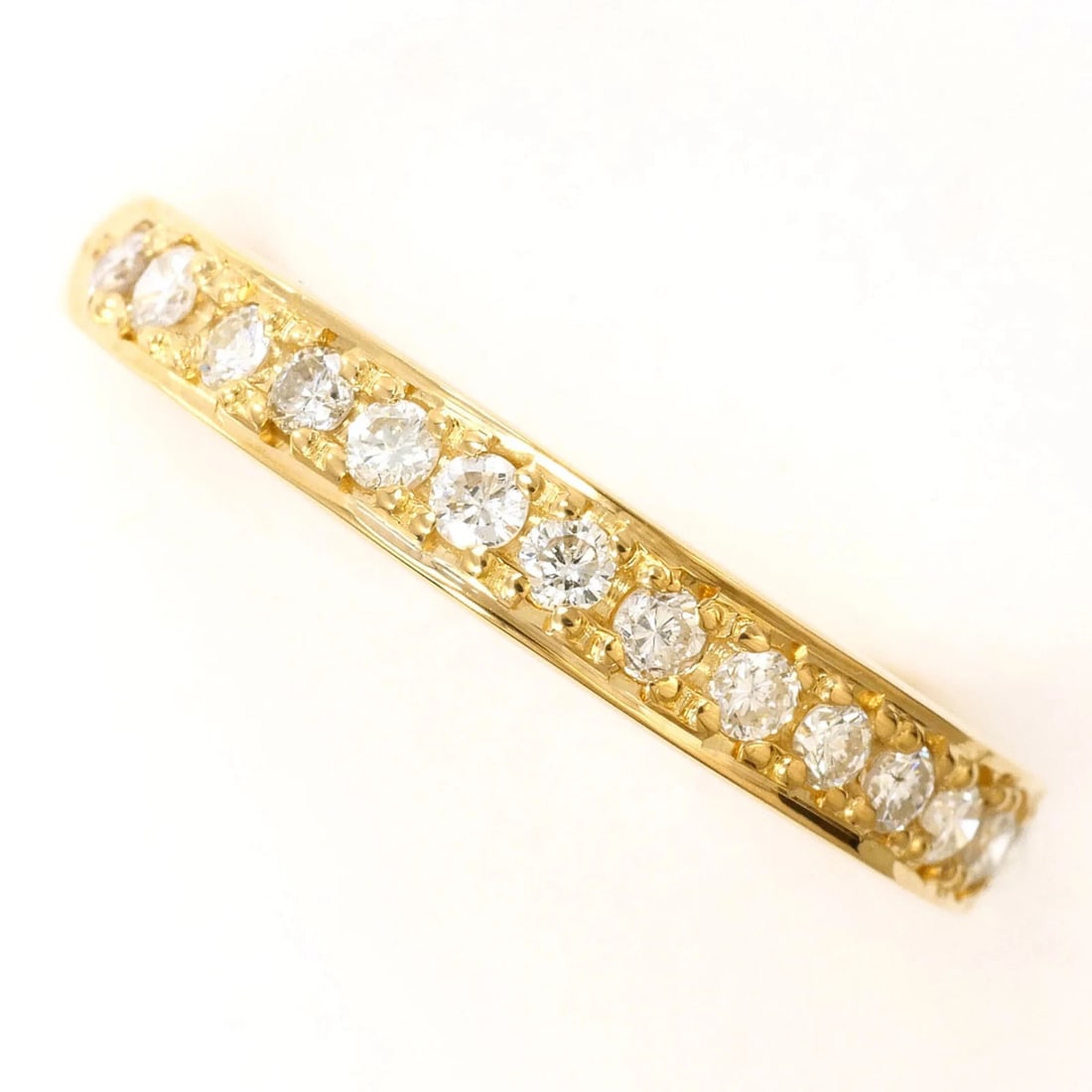 18K (18-KARAT) YELLOW GOLD RING WITH DIAMOND: 18K (18-karat) yellow gold ring with diamond Brand: Unbranded Type/Style: Band ring Material: Yellow gold (18K), Main Stone Natural Color: Yellow gold Size: US 6 Accessories: None Accessor