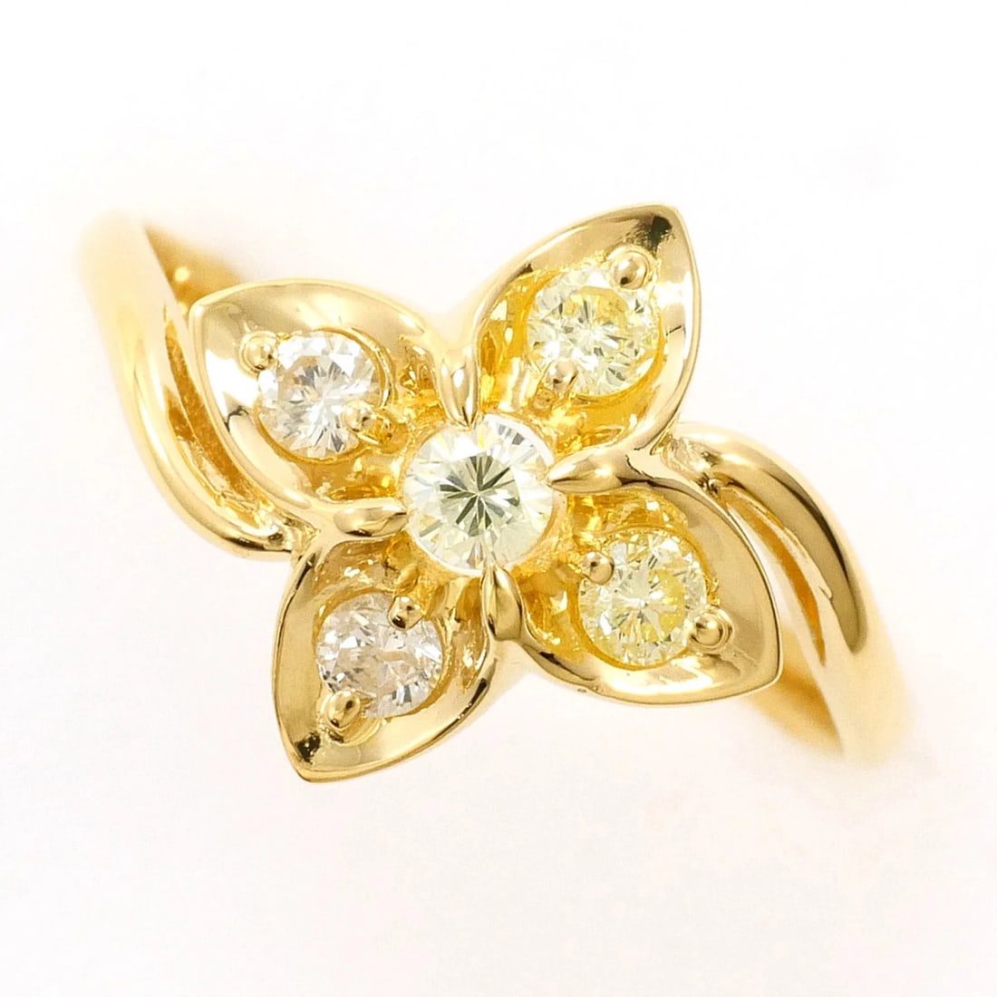 18K (18-KARAT) YELLOW GOLD RING WITH DIAMOND: 18K (18-karat) Yellow Gold Ring with Diamond Brand: Unbranded Type/Style: Band ring Material: Yellow gold (18K), Main Stone Natural Color: Yellow gold Size: US 7 Accessories: None Accessories Notice:
