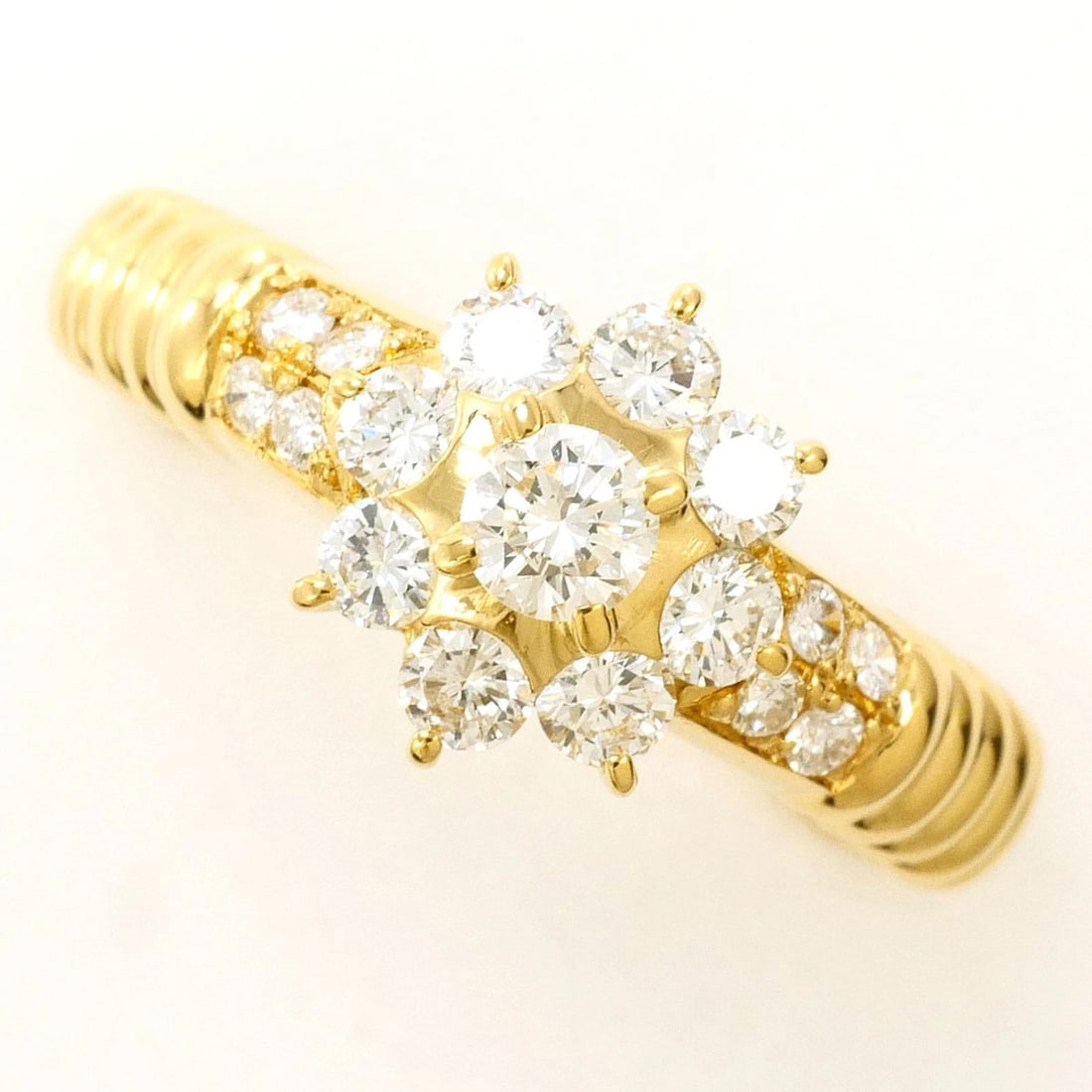 18K (18-KARAT) YELLOW GOLD RING WITH DIAMOND: 18K (18-karat) Yellow Gold Ring with Diamond Brand: Unbranded Type/Style: Band ring Material: Yellow gold (18K), Main Stone Natural Color: Yellow gold Size: US 6 Accessories: None Accessor