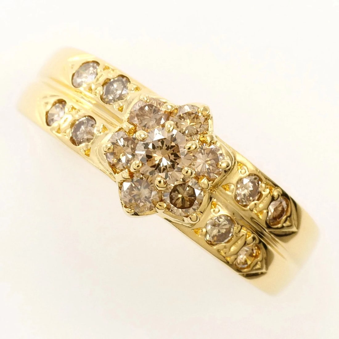18K (18-KARAT) YELLOW GOLD RING WITH BROWN DIAMOND: 18K (18-karat) Yellow Gold Ring with Brown Diamond Brand: Unbranded Type/Style: Band ring Material: Yellow gold (18K), Main Stone Natural Color: Brown, Yellow gold Size: US 5 Accessories: None