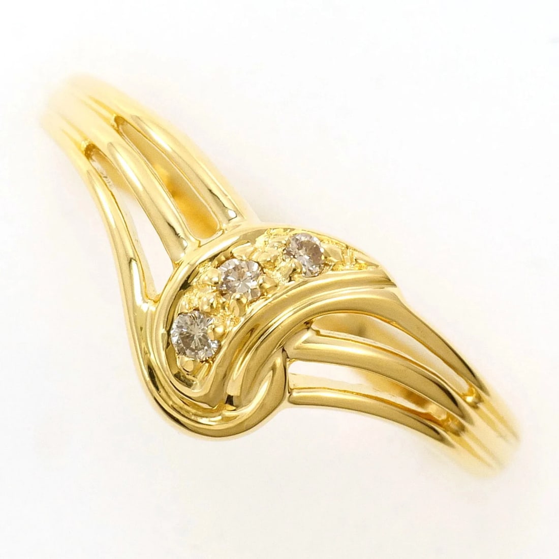 18K (18-KARAT) YELLOW GOLD RING WITH DIAMOND: 18K (18-karat) Yellow Gold Ring with Diamond Brand: Unbranded Type/Style: Band ring Material: Yellow gold (18K), Main Stone Natural Color: Yellow gold Size: US 6 Accessories: None Accessor