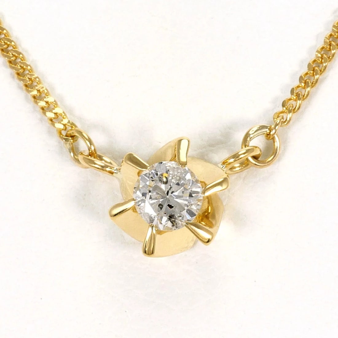 18K (18-KARAT) YELLOW GOLD NECKLACE WITH DIAMOND: 18K (18-karat) Yellow Gold Necklace with Diamond Brand: Unbranded Type/Style: Necklace Material: Yellow gold (18K), Main Stone Natural Color: Yellow gold Size: Length: 41cm Accessories: None