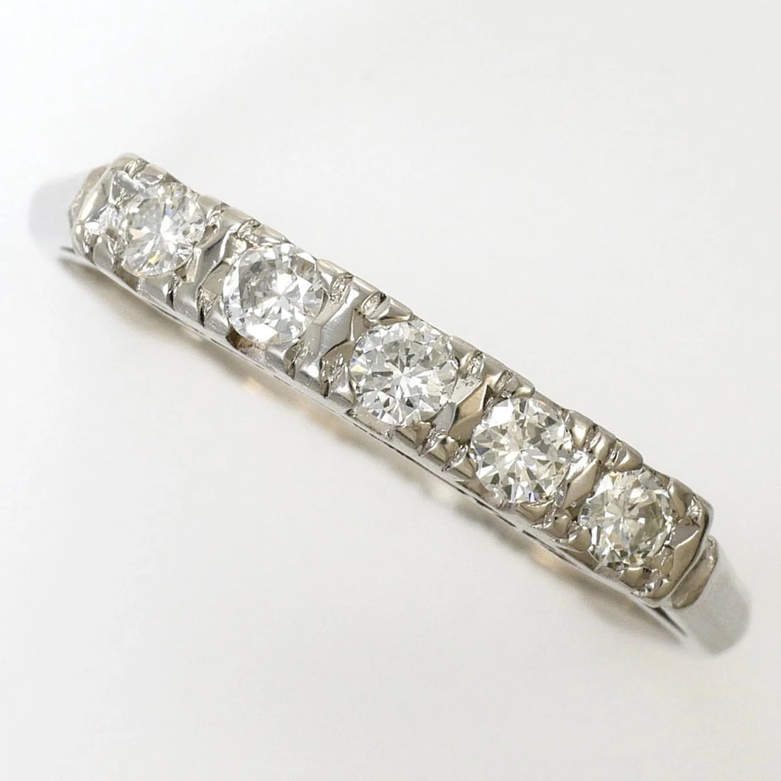 PLATINUM RING WITH DIAMOND: Platinum ring with diamond Brand: Unbranded Type/Style: Band ring Material: Platinum, Main Stone Natural Color: Platinum Size: US 7 Accessories: None Accessories Notice: When purchasing pr