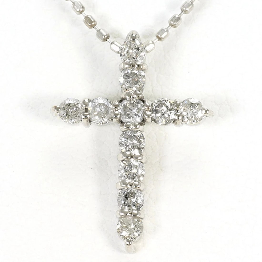 18K (18-KARAT WHITE GOLD) NECKLACE WITH DIAMOND: 18K (18-karat white gold) necklace with diamond Brand: Unbranded Type/Style: Necklace Material: White gold (18K), Main Stone Natural Color: White gold Size: Lengthh:40cm Accessories: None