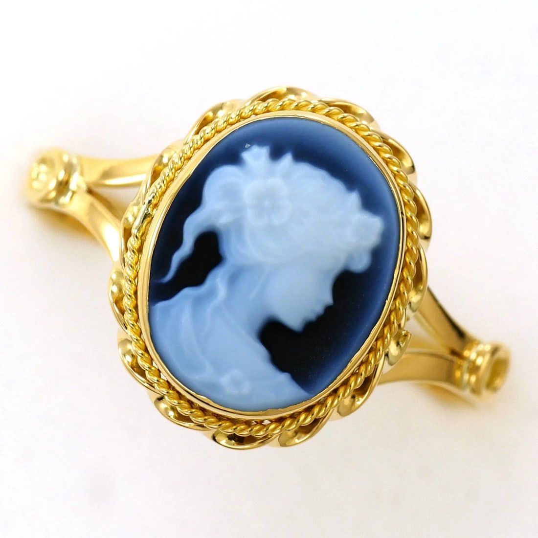 18K (18-KARAT) YELLOW GOLD RING WITH STONE CAMEO (1 of 4)