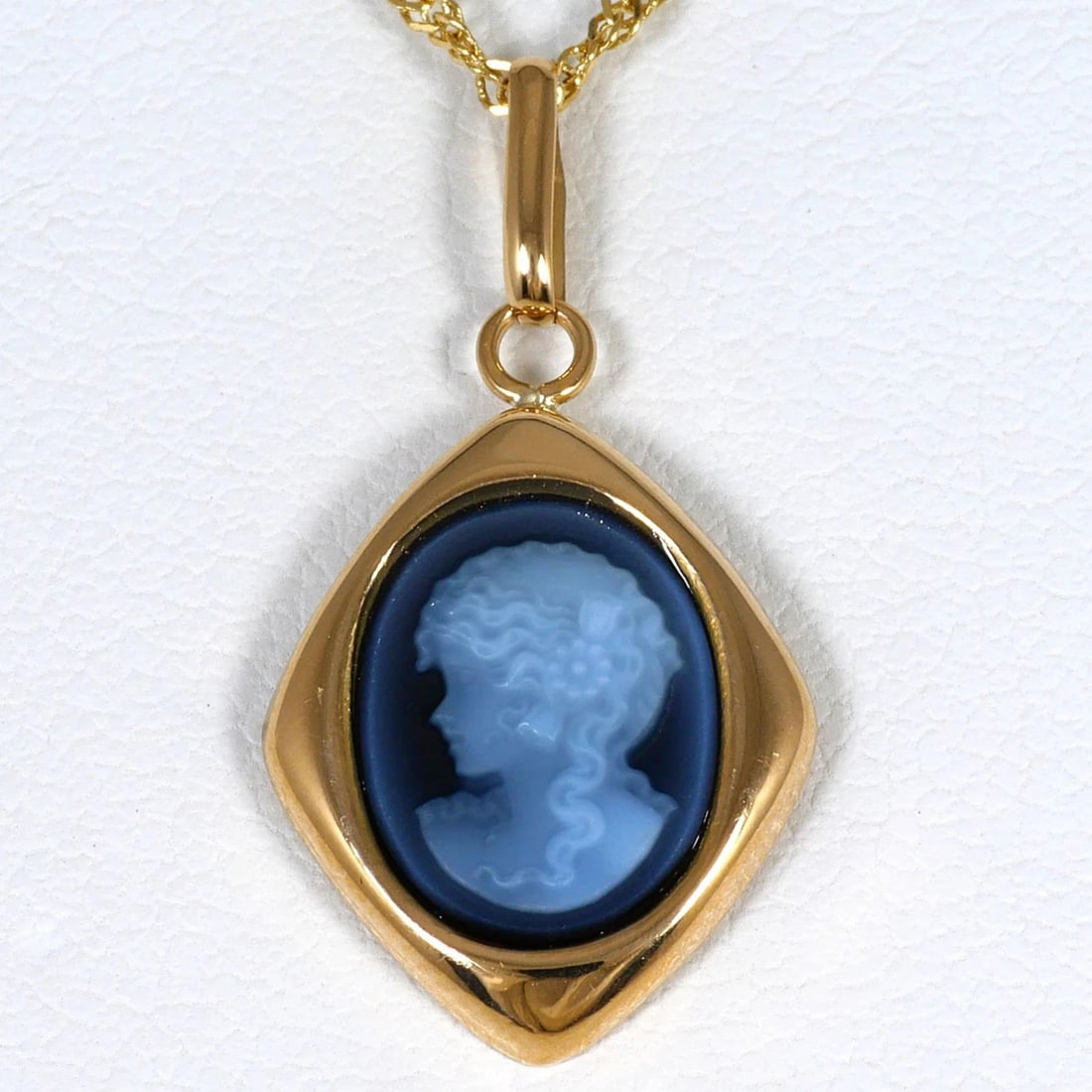 18K (18-KARAT) YELLOW GOLD NECKLACE WITH STONE CAMEO (1 of 3)