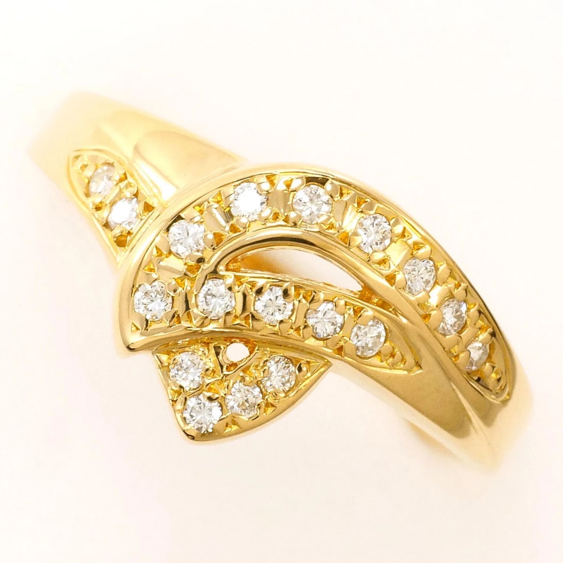 18K (18-KARAT) YELLOW GOLD RING WITH DIAMOND: 18K (18-karat) Yellow Gold Ring with Diamond Brand: Unbranded Type/Style: Band ring Material: Yellow gold (18K), Main Stone Natural Color: Yellow gold Size: US 6.5 Accessories: None Accessories
