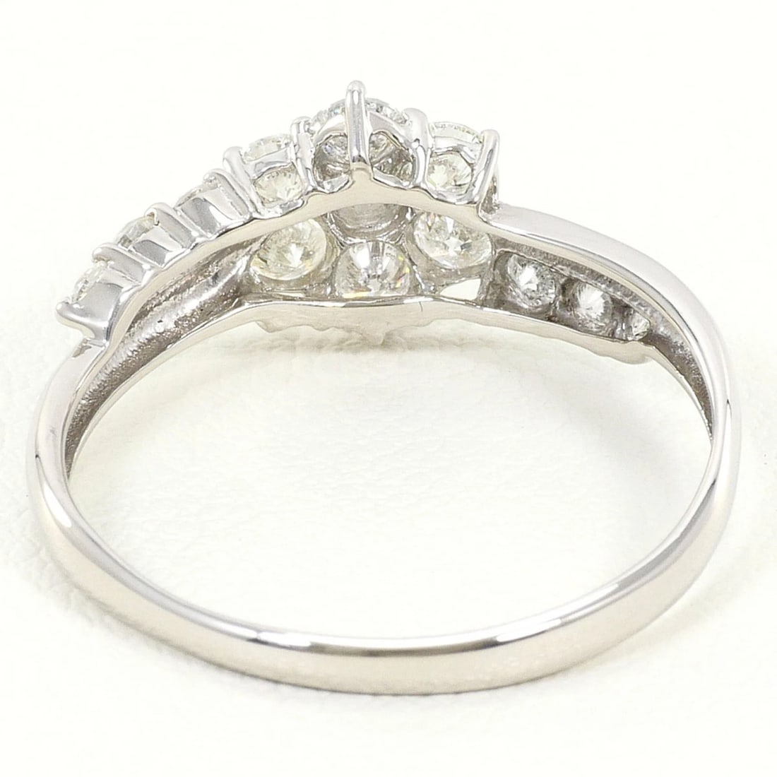 PT900 PLATINUM RING WITH DIAMOND - 4