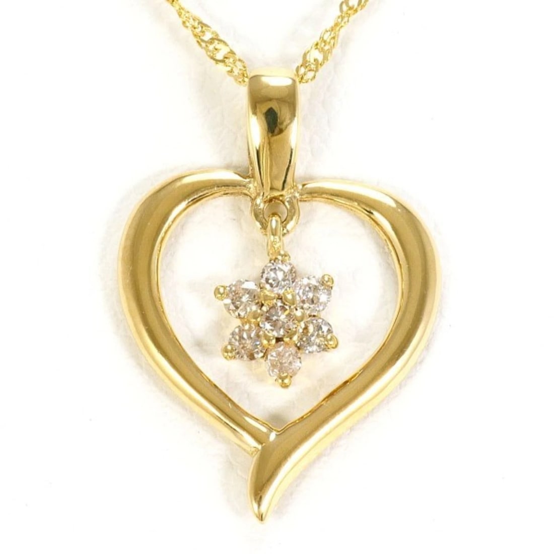 18K (18-KARAT) YELLOW GOLD NECKLACE WITH DIAMOND: 18K (18-karat) Yellow Gold Necklace with Diamond Brand: Unbranded Type/Style: Necklace Material: Yellow gold (18K), Main Stone Natural Color: Yellow gold Size: Length: 40cm Accessories: None