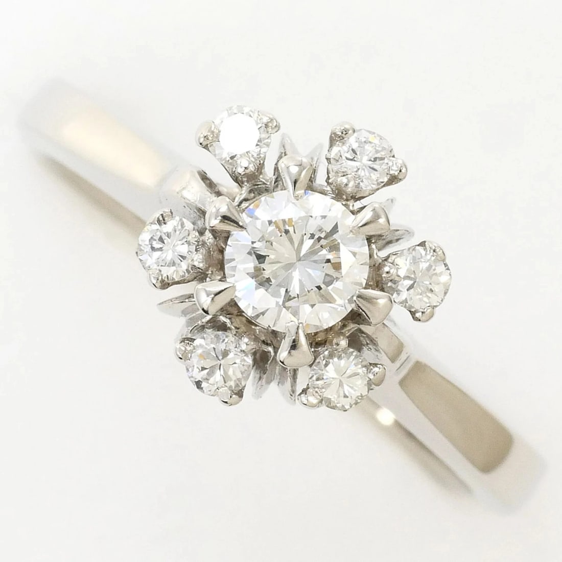 PT900 PLATINUM RING, DIAMOND: PT900 Platinum Ring, Diamond Brand: Unbranded Type/Style: Band ring Material: Platinum 900, Main Stone Natural Color: Platinum Size: US 7 Accessories: None Accessories Notice: When purchas