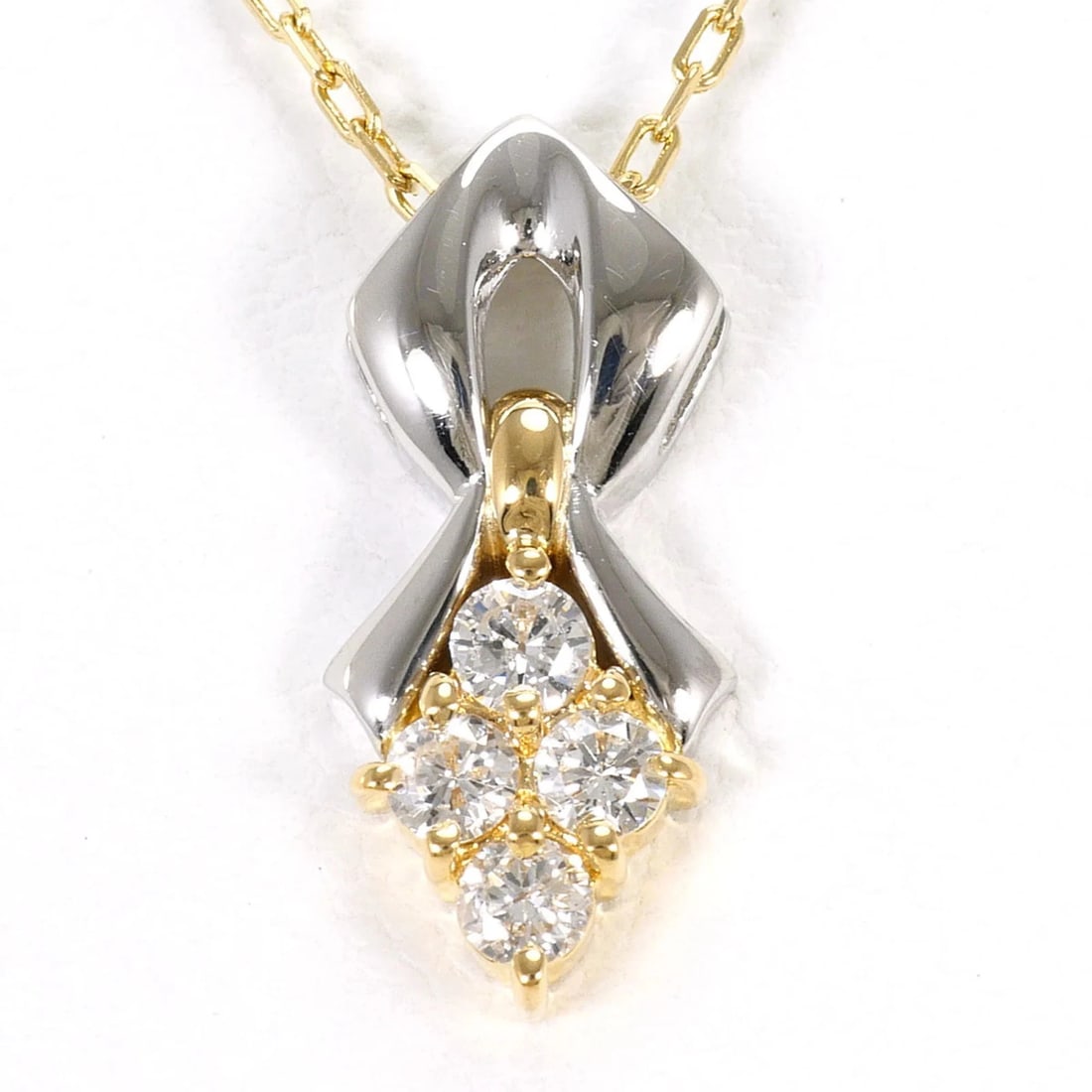 PT900 PLATINUM 18K YELLOW GOLD NECKLACE WITH DIAMOND: PT900 Platinum 18K Yellow Gold Necklace with Diamond Brand: Unbranded Type/Style: Necklace Material: Platinum 900, Yellow gold (18K), Main Stone Natural Color: Platinum, Yellow gold Size: Length: 40cm