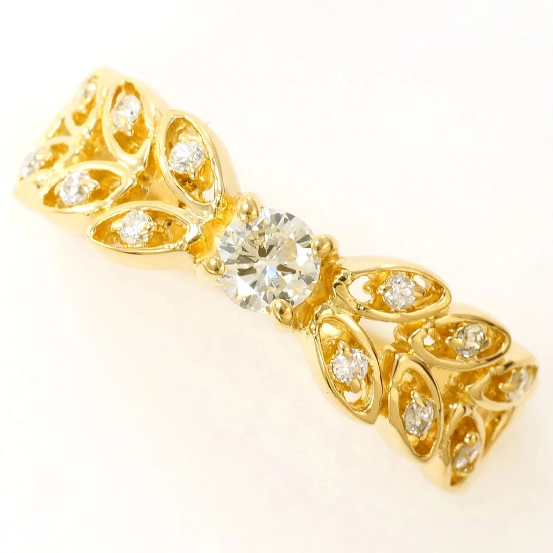 18K (18-KARAT) YELLOW GOLD RING WITH DIAMOND: 18K (18-karat) Yellow Gold Ring with Diamond Brand: Unbranded Type/Style: Band ring Material: Yellow gold (18K), Main Stone Natural Color: Yellow gold Size: US 4.5 Accessories: None Access