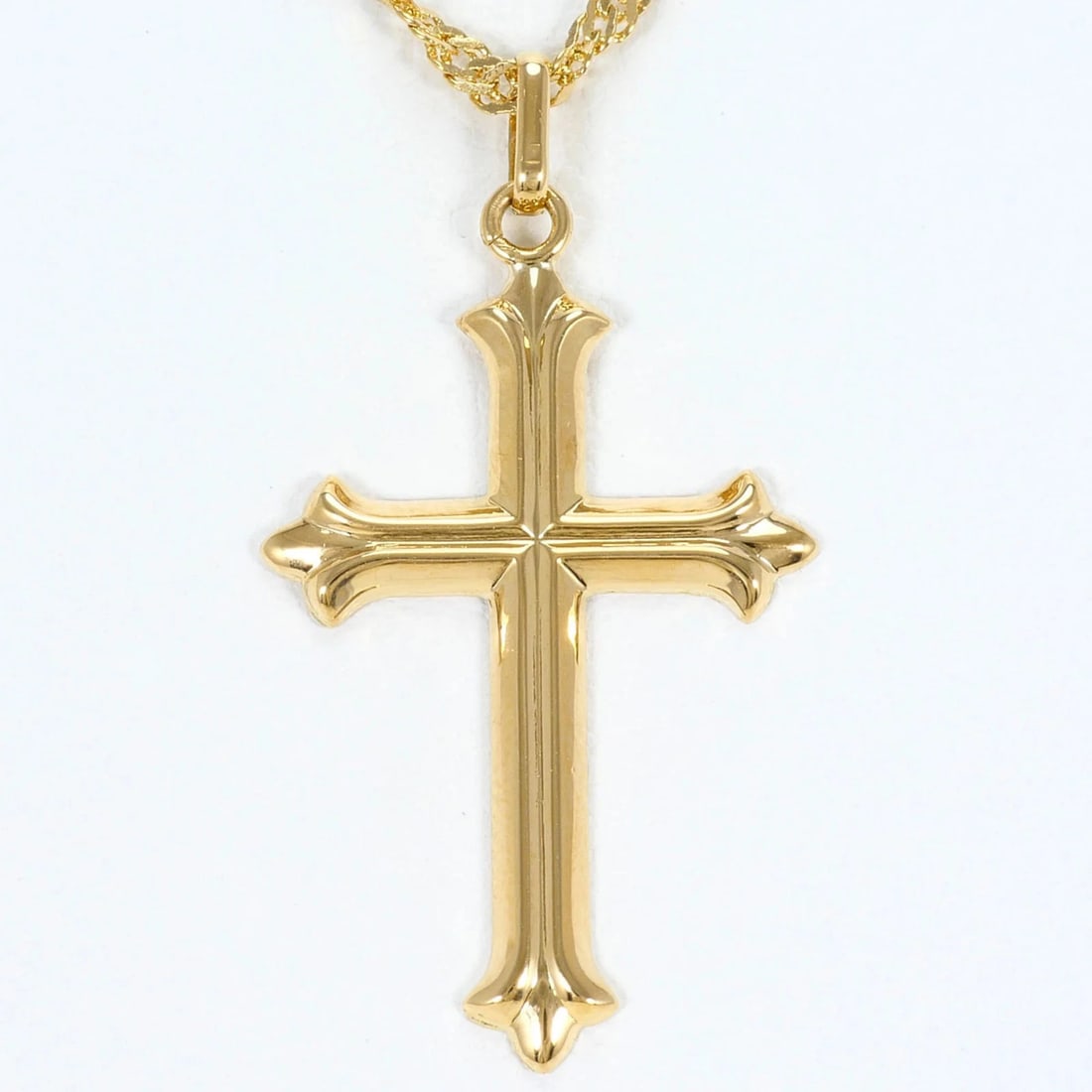18K (18-KARAT) YELLOW GOLD NECKLACE: 18K (18-karat) Yellow Gold Necklace Brand: Unbranded Type/Style: Necklace Material: Yellow gold (18K), Color: Yellow gold Size: Length: 40cm Accessories: None Accessories Notice: When purc