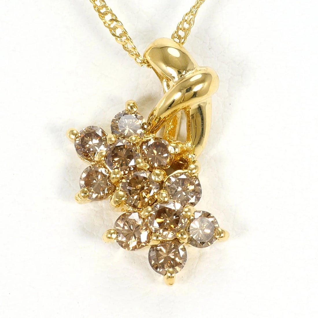 18K (18-KARAT) YELLOW GOLD NECKLACE WITH BROWN DIAMOND: 18K (18-karat) Yellow Gold Necklace with Brown Diamond Brand: Unbranded Type/Style: Necklace Material: Yellow gold (18K), Main Stone Natural Color: Brown, Yellow gold Size: Length: 39cm Accessorie