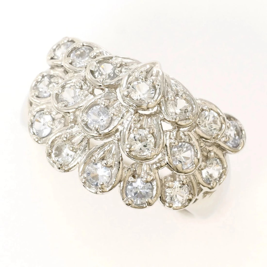 PT900 PLATINUM RING, WHITE SAPPHIRE: PT900 Platinum Ring, White Sapphire Brand: Unbranded Type/Style: Band ring Material: Platinum 900, Main Stone Sapphire Color: Platinum, White Size: US 6 Accessories: None Accessories Notic