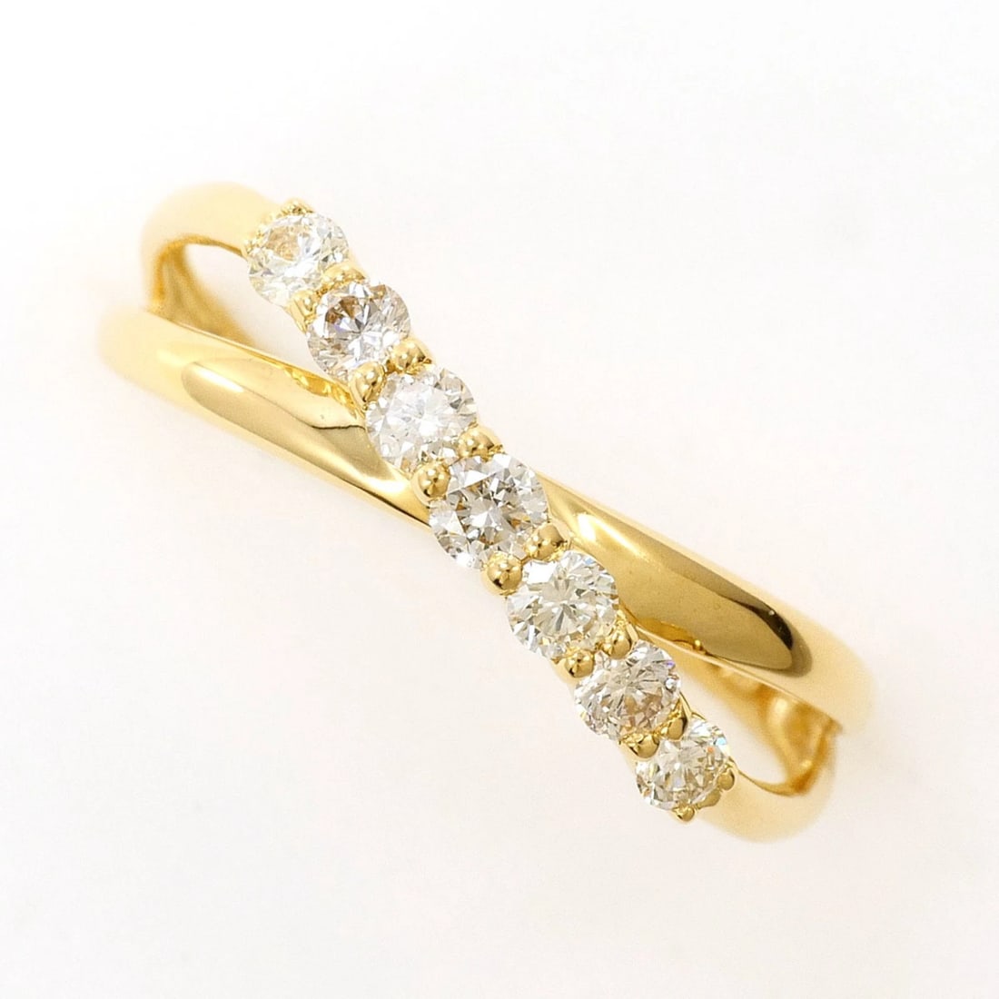18K (18-KARAT) YELLOW GOLD RING WITH DIAMOND: 18K (18-karat) Yellow Gold Ring with Diamond Brand: Unbranded Type/Style: Band ring Material: Yellow gold (18K), Main Stone Natural Color: Yellow gold Size: US 5.5 Accessories: None Access