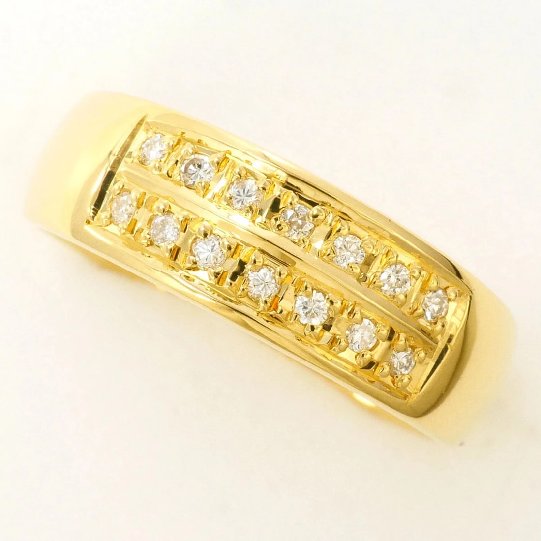 18K (18-KARAT) YELLOW GOLD RING WITH DIAMOND: 18K (18-karat) Yellow Gold Ring with Diamond Brand: Unbranded Type/Style: Band ring Material: Yellow gold (18K), Main Stone Natural Color: Yellow gold Size: US 3.5 Accessories: None Access