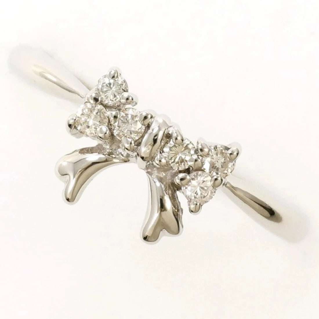 PT900 PLATINUM RING, DIAMOND: PT900 Platinum Ring, Diamond Brand: Unbranded Type/Style: Band ring Material: Platinum 900, Main Stone Natural Color: Platinum Size: US 6.5 Accessories: None Accessories Notice: When purchasing