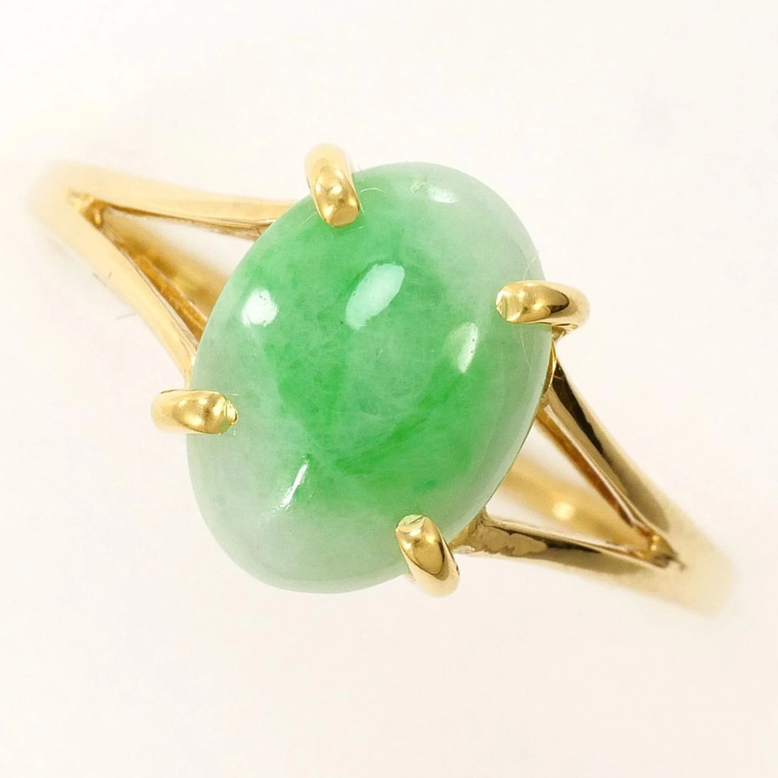 18K (18-KARAT) YELLOW GOLD RING WITH JADEITE: 18K (18-karat) Yellow Gold Ring with Jadeite Brand: Unbranded Type/Style: Band ring Material: Yellow gold, Main Stone Jade Color: Yellow gold Size: US 7.5 Accessories: None Accessories Notice: When
