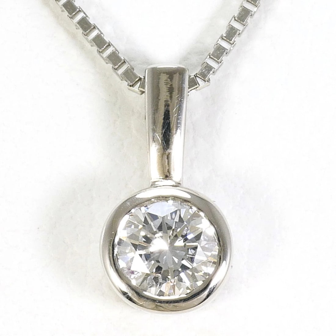 PT900 PLATINUM / PT850 NECKLACE WITH DIAMOND: PT900 Platinum / PT850 Necklace with Diamond Brand: Unbranded Type/Style: Necklace Material: Platinum 850, Platinum 900, Main Stone Natural Color: Platinum Size: Length: 45cm Accessories: None