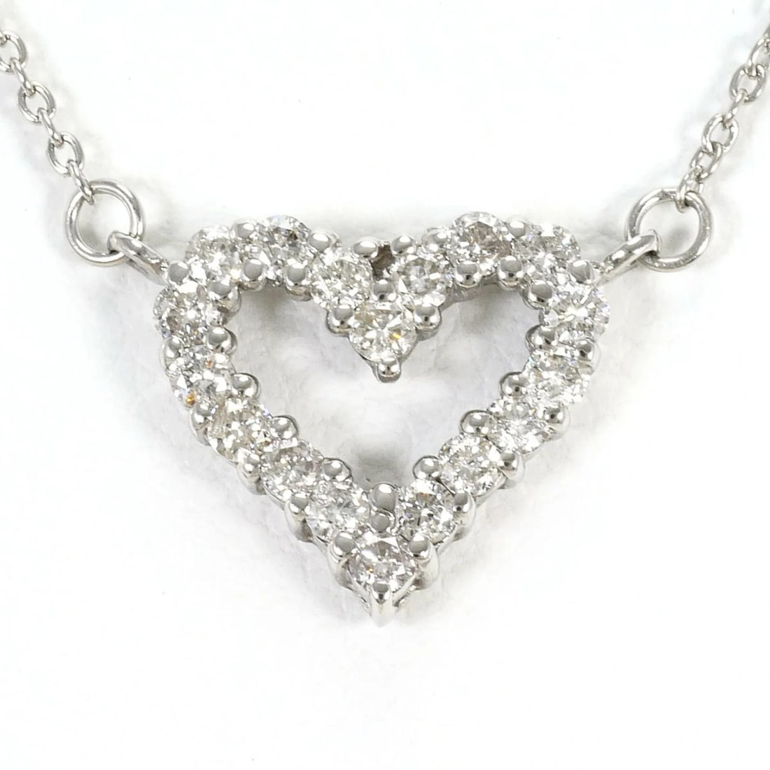 PT850 PLATINUM NECKLACE WITH DIAMOND: PT850 Platinum Necklace with Diamond Brand: Unbranded Type/Style: Necklace Material: Platinum 850, Main Stone Natural Color: Platinum Size: Length: 43cm Accessories: None Accessories Notice: When