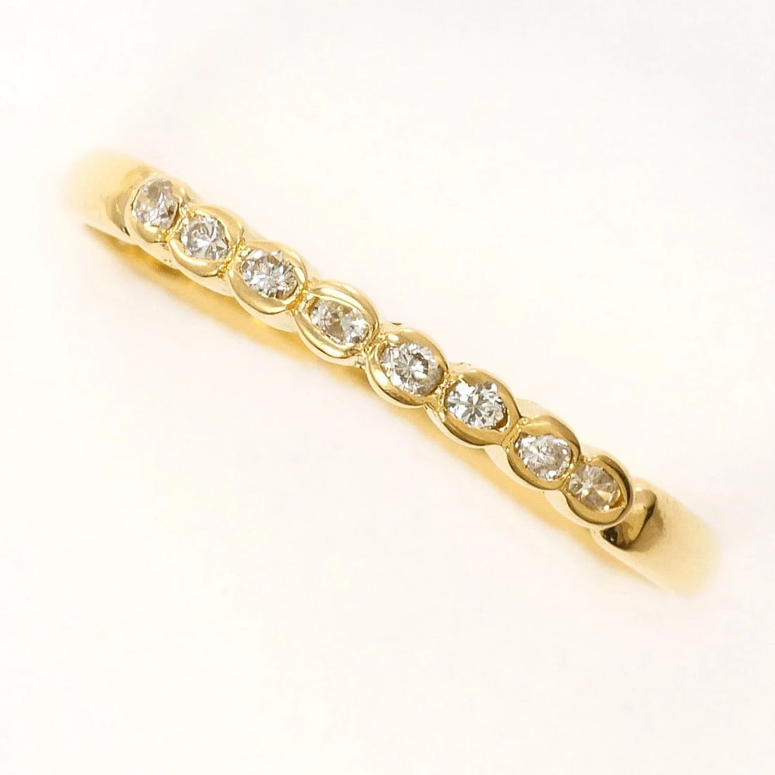 18K (18-KARAT) YELLOW GOLD RING WITH DIAMOND: 18K (18-karat) Yellow Gold Ring with Diamond Brand: Unbranded Type/Style: Band ring Material: Yellow gold (18K), Main Stone Natural Color: Yellow gold Size: US 6.5 Accessories: None Access