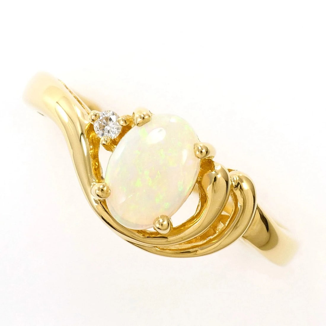 18K (18-KARAT) YELLOW GOLD RING WITH OPAL AND DIAMOND: 18K (18-karat) yellow gold ring with opal and diamond Brand: Unbranded Type/Style: Band ring Material: Yellow gold (18K), Main Stone Opal, Natural Color: Yellow gold Size: US 6.5 Accessories: None