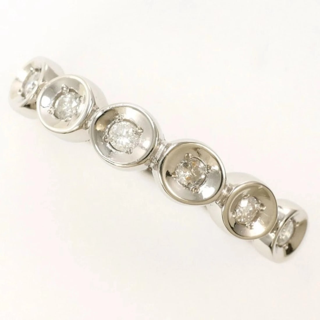 PT900 PLATINUM RING, DIAMOND: PT900 Platinum Ring, Diamond Brand: Unbranded Type/Style: Band ring Material: Platinum 900, Main Stone Natural Color: Platinum Size: US 8 Accessories: None Accessories Notice: When purchas
