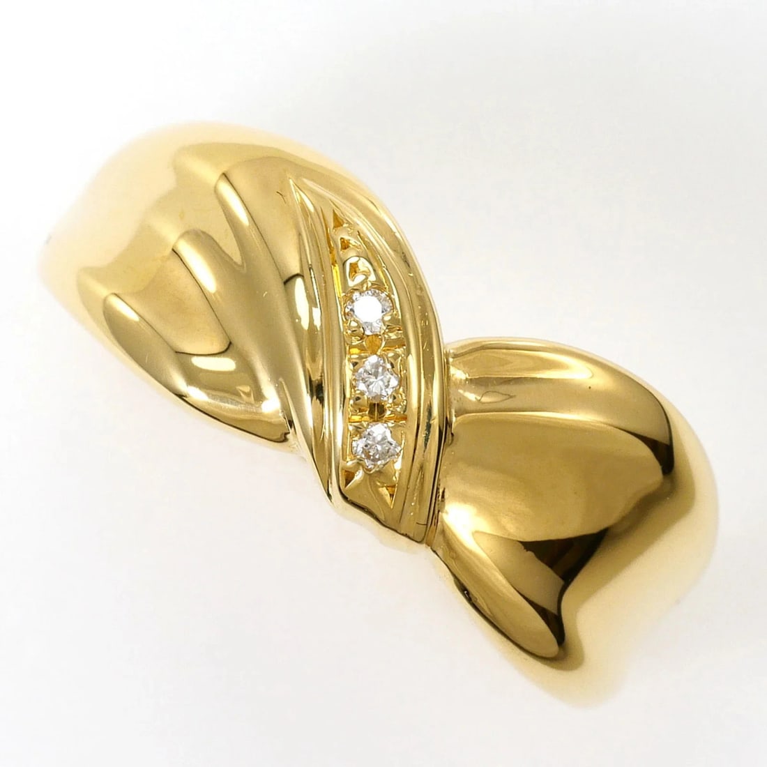 18K (18-KARAT) YELLOW GOLD RING WITH DIAMOND: 18K (18-karat) Yellow Gold Ring with Diamond Brand: Unbranded Type/Style: Band ring Material: Yellow gold (18K), Main Stone Natural Color: Yellow gold Size: US 8 Accessories: None Accessor