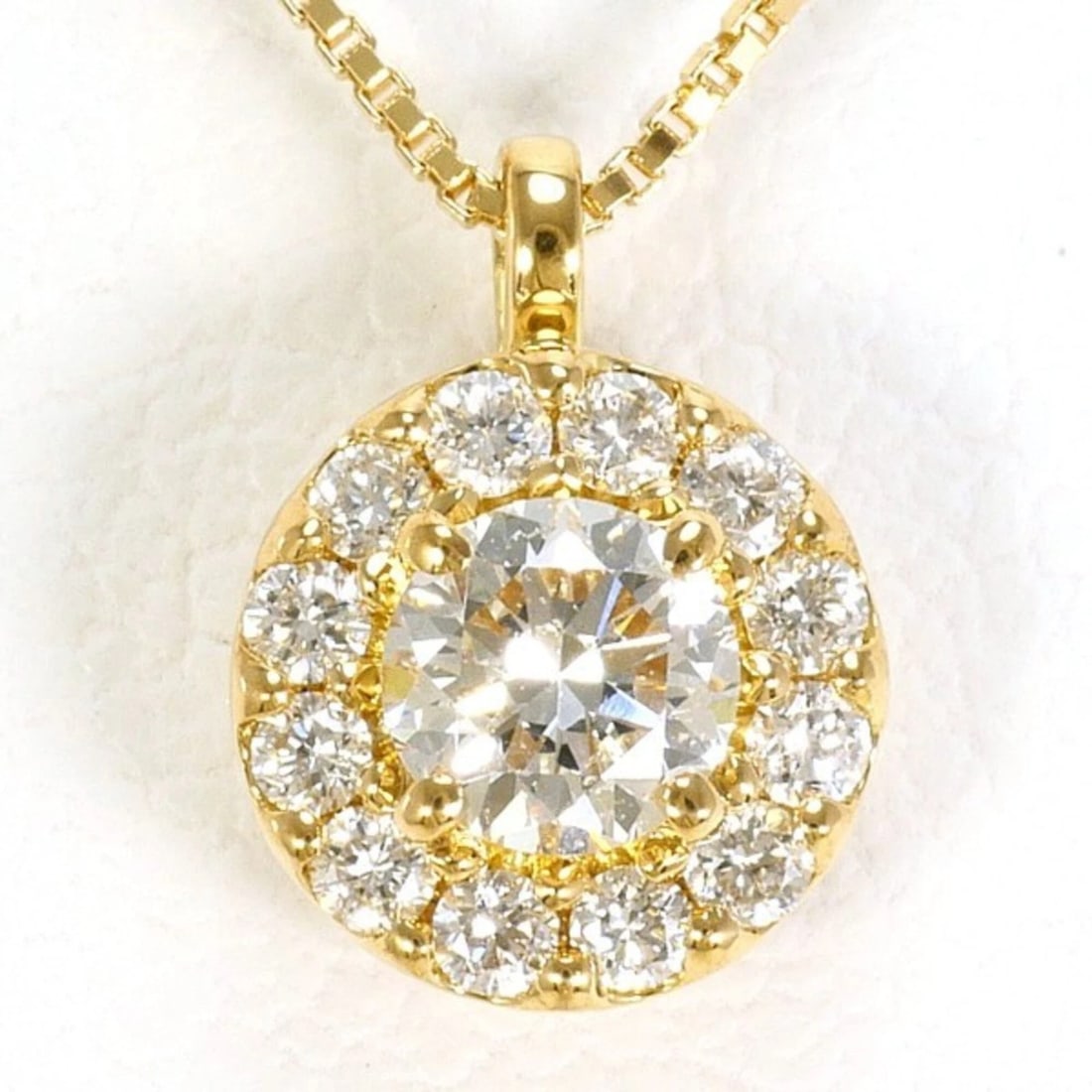 18K (18-KARAT) YELLOW GOLD NECKLACE WITH DIAMONDS: 18K (18-karat) Yellow Gold Necklace with Diamonds Brand: Unbranded Type/Style: Necklace Material: Yellow gold (18K), Main Stone Natural Color: Yellow gold Size: Length: 40cm Accessories: None