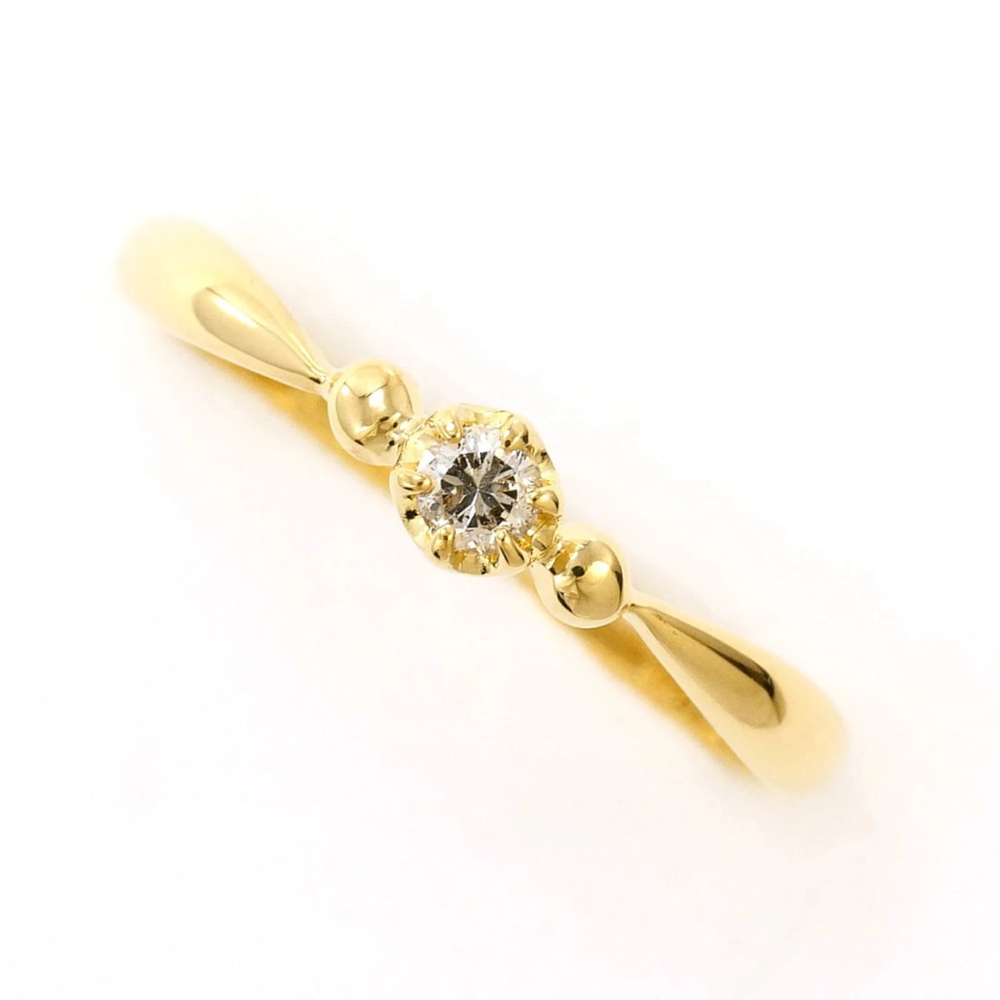 18K (18-KARAT) YELLOW GOLD RING WITH DIAMOND: 18K (18-karat) Yellow Gold Ring with Diamond Brand: Unbranded Type/Style: Band ring Material: Yellow gold (18K), Main Stone Natural Color: Yellow gold Size: US 6.5 Accessories: None Access